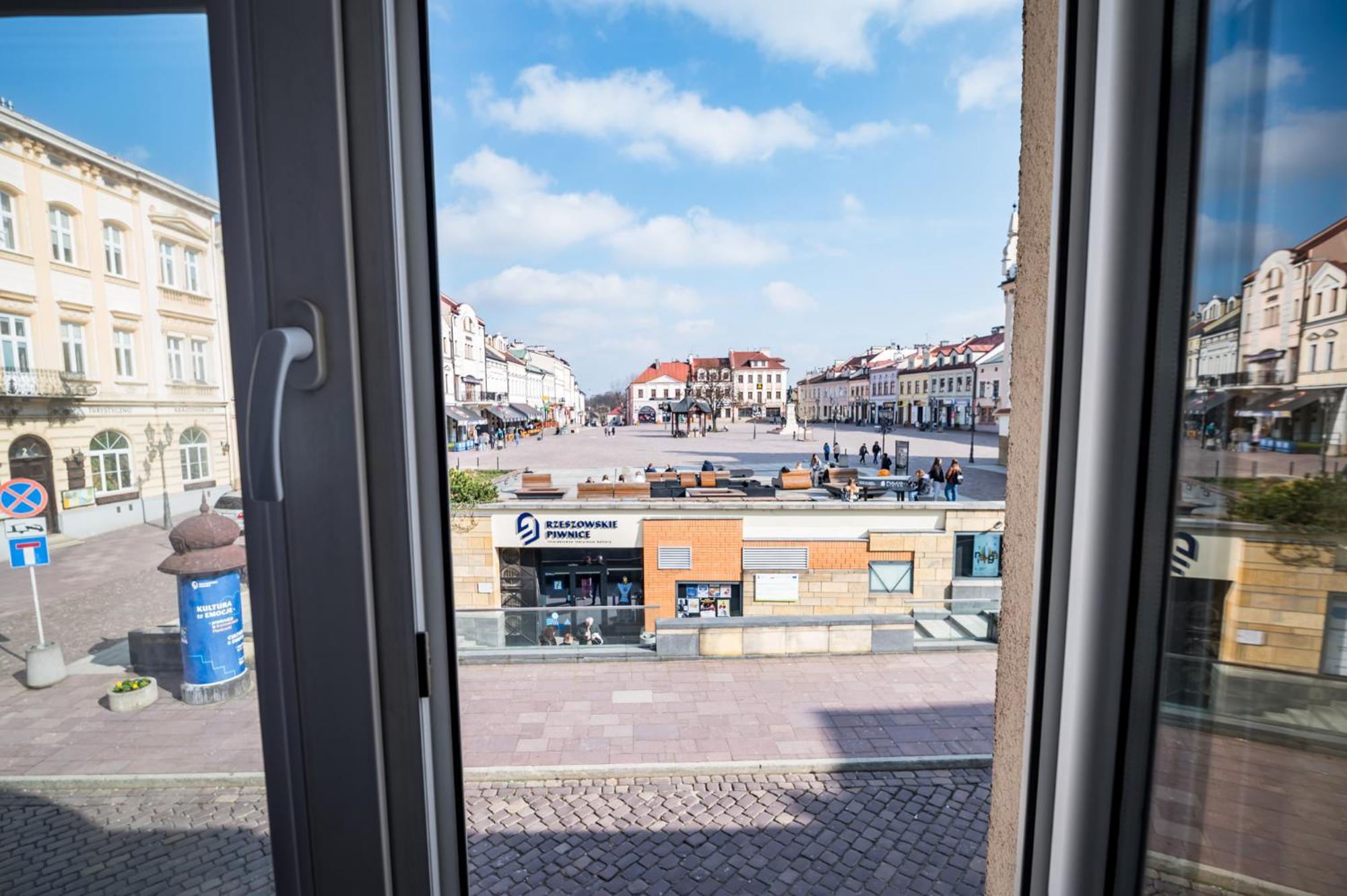 Pod Ratuszem Apartment Rzeszow Ngoại thất bức ảnh